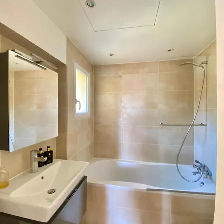 3 ,vue Golfe De Saint-tropez, A Pied, Piscine *